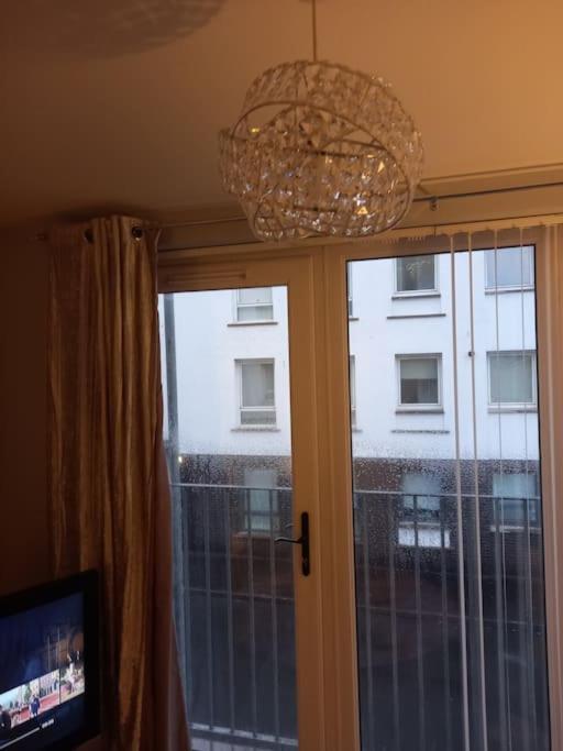 Modern 2-Bedroom City Apartment With Free Parking Belfast Exterior foto