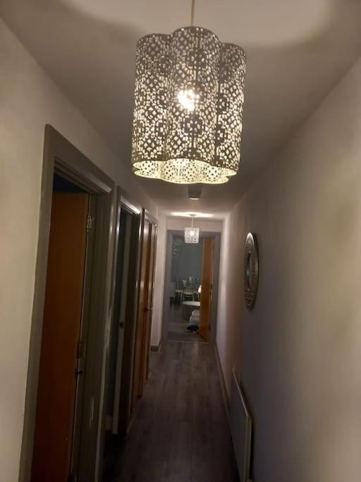Modern 2-Bedroom City Apartment With Free Parking Belfast Exterior foto